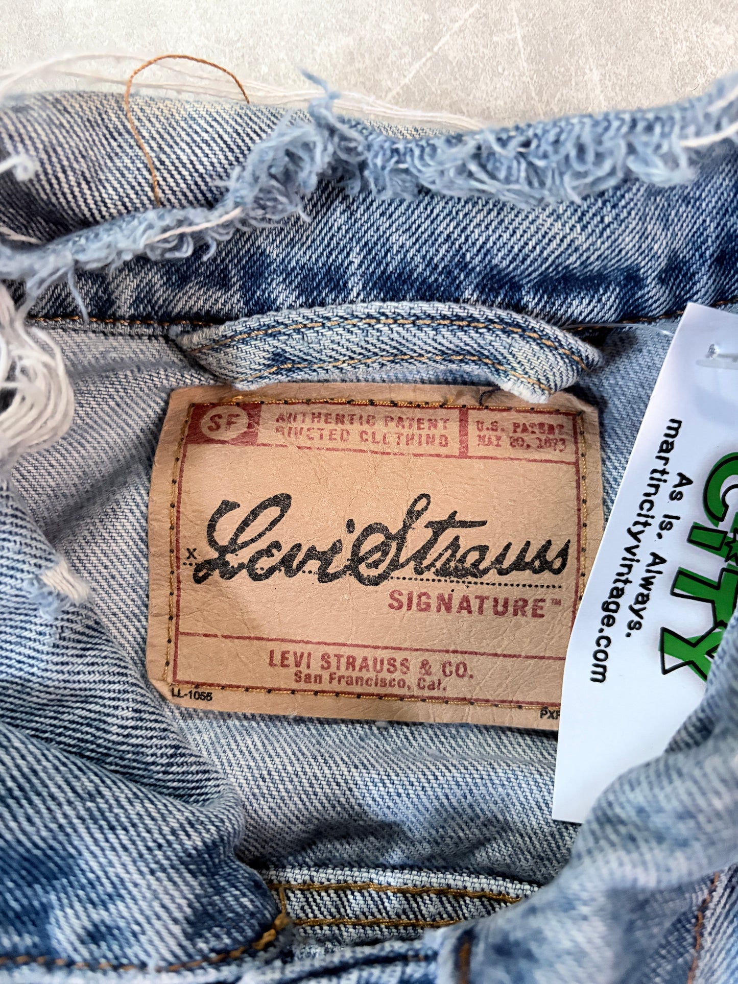 2000s Vintage Levi's Denim Jacket -L