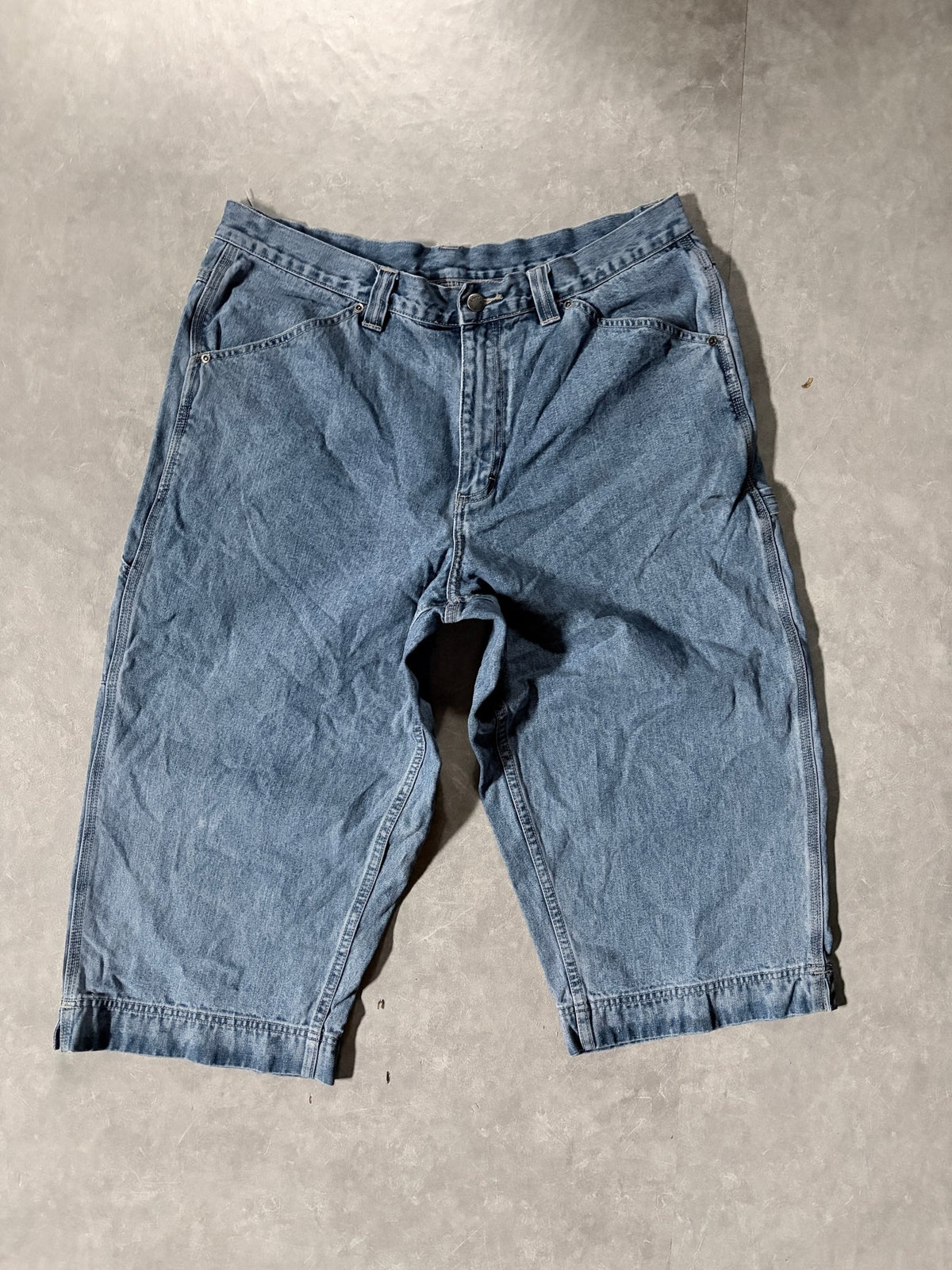 90s Vintage Lee 3/4 Light Wash Jorts -36W - 36 | Martin City Vintage