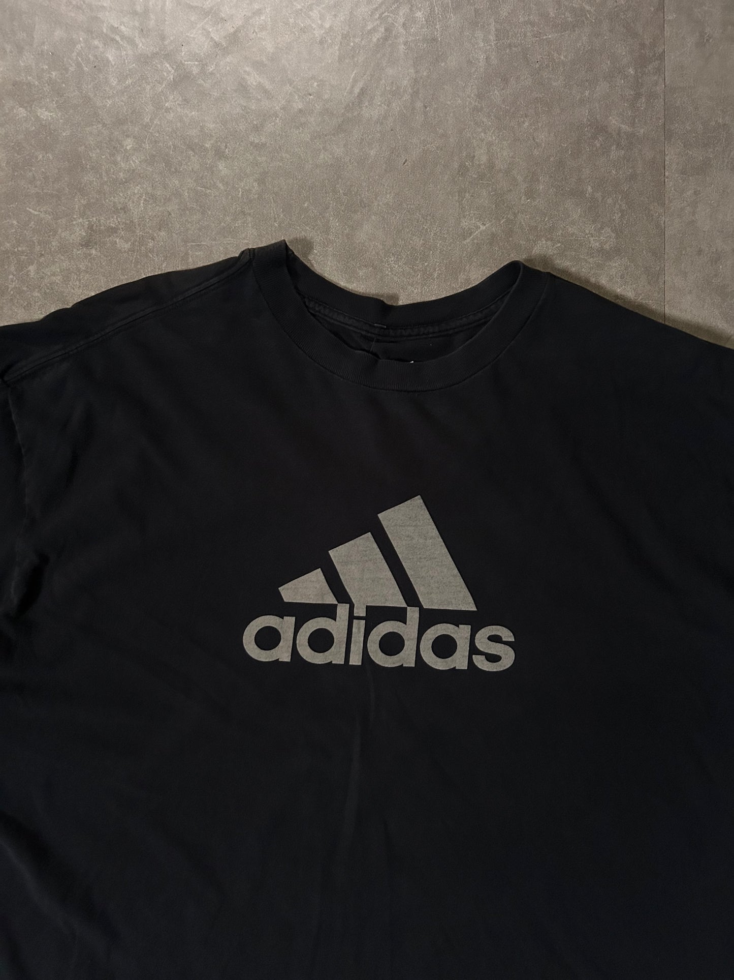 2000's Vintage Adidas Logo Graphic Black T-Shirt Close Up