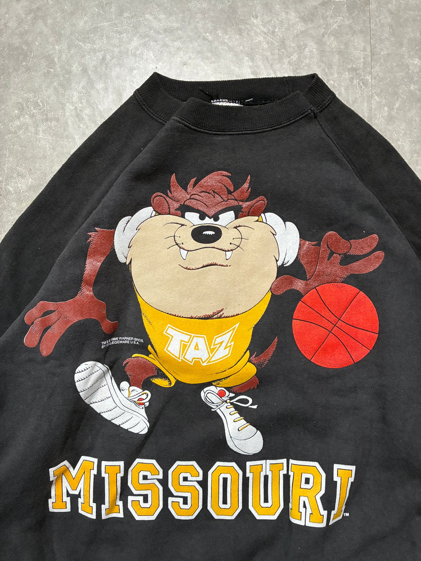 90s Vintage Missouri Tigers Basketball Looney Tunes Taz Black Crewneck -XL