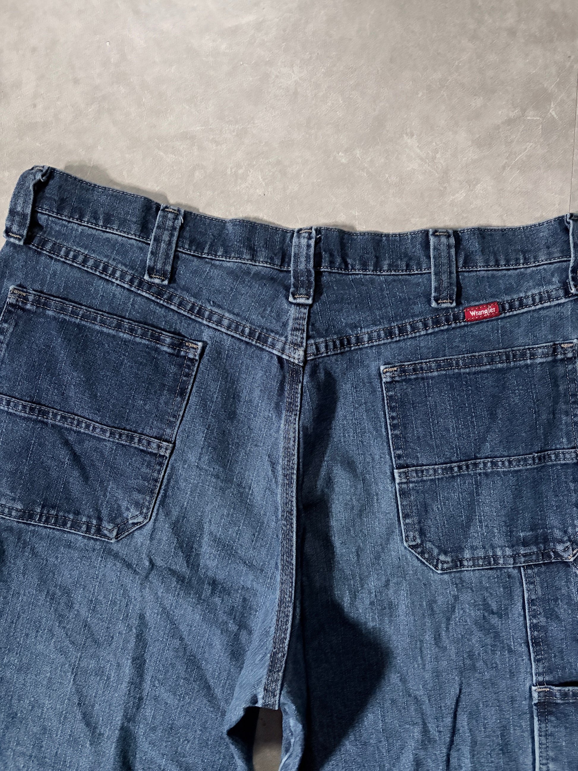 2000's Vintage Wrangler Carpenter Jorts Back Pocket Detail