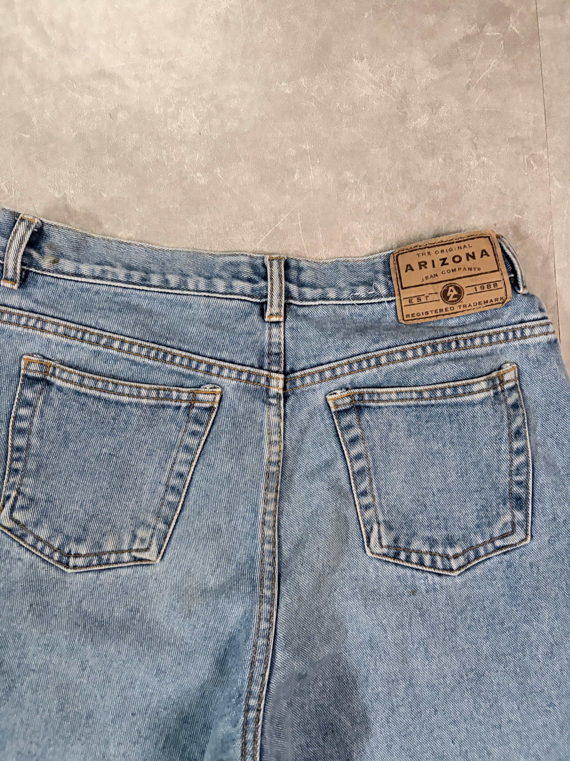 2000's Vintage Arizona Loose Fit Jorts Back Pocket and Denim Detail
