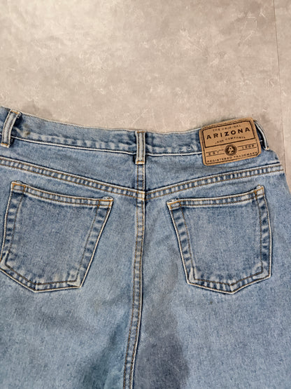 2000's Vintage Arizona Loose Fit Jorts Back Pocket and Denim Detail
