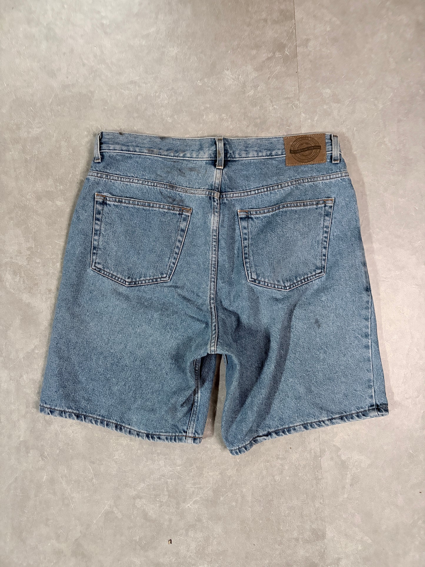 2000's Vintage Roundtree Light Wash Distressed Jorts Full Back View