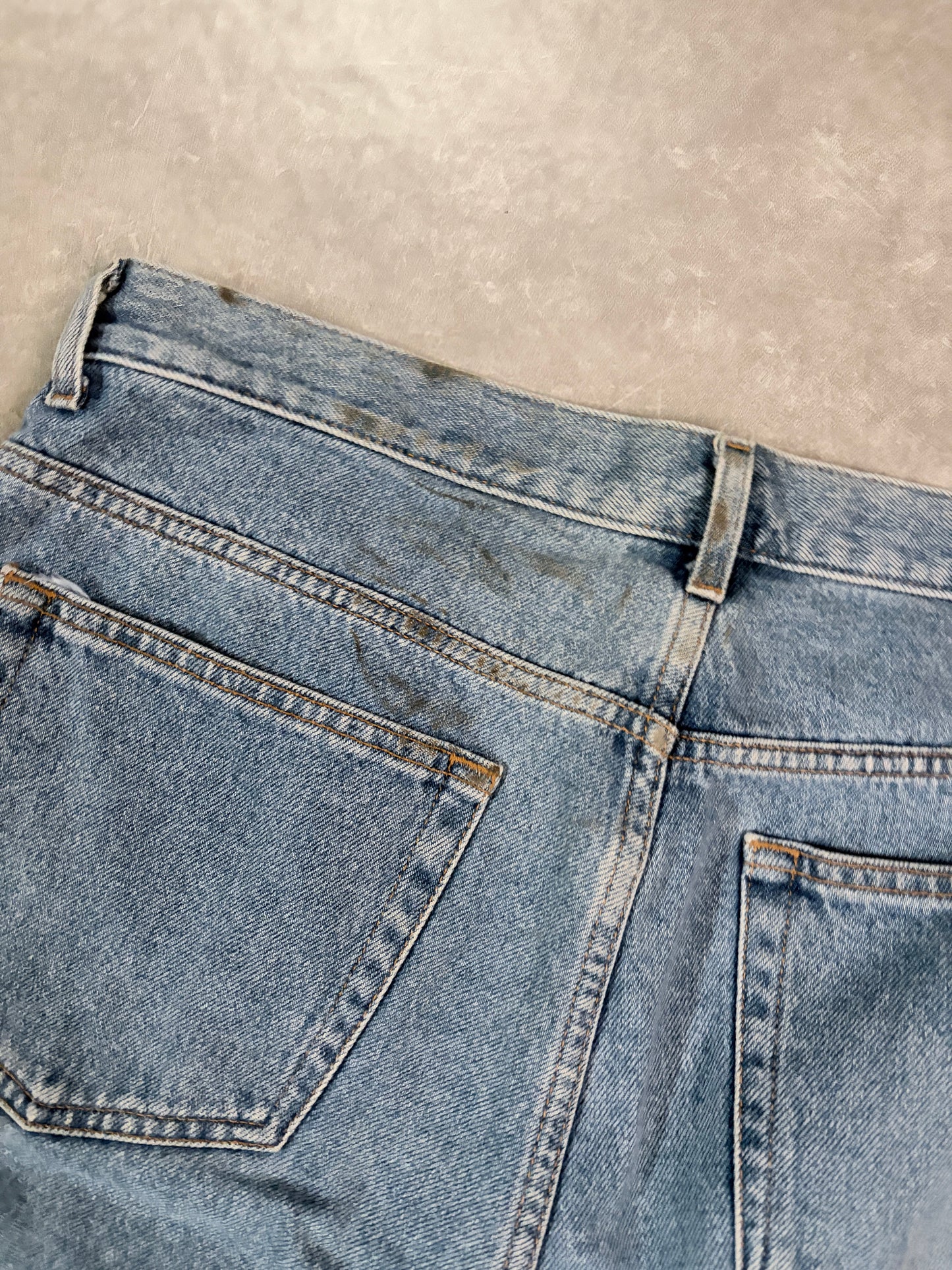 2000's Vintage Roundtree Light Wash Distressed Jorts Back Pocket Detail