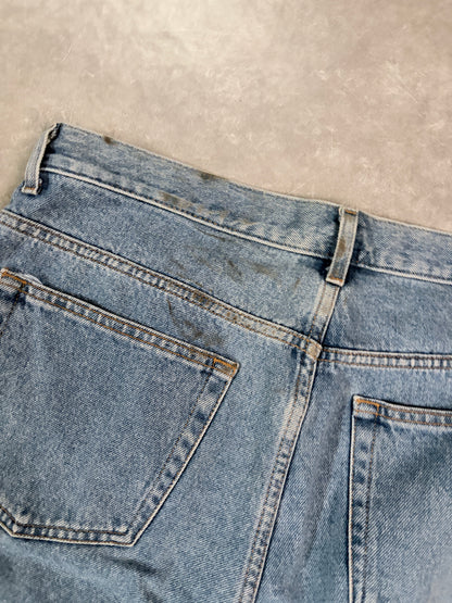2000's Vintage Roundtree Light Wash Distressed Jorts Back Pocket Detail