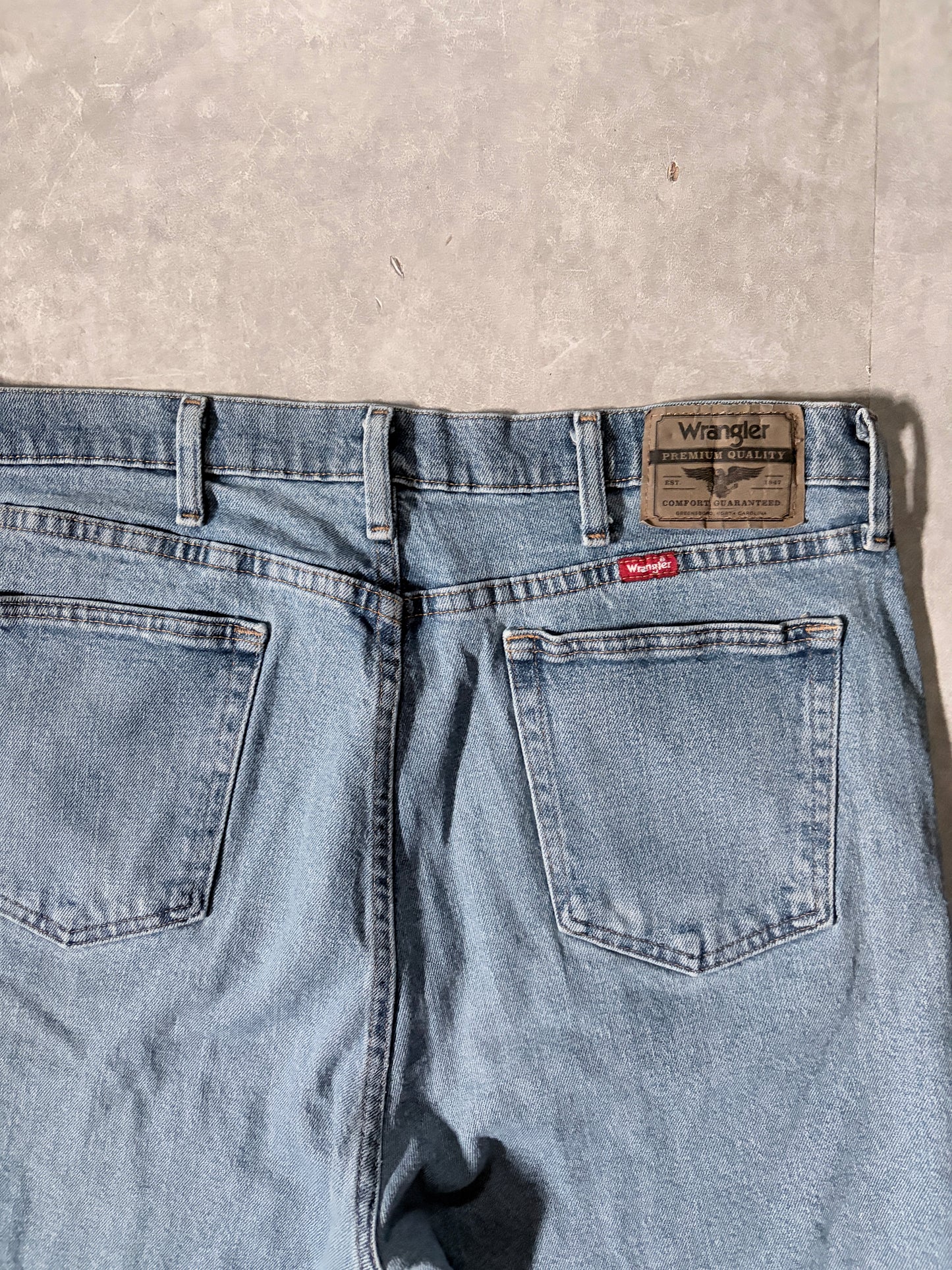 2000s Vintage Wrangler Light Wash Jorts -36W