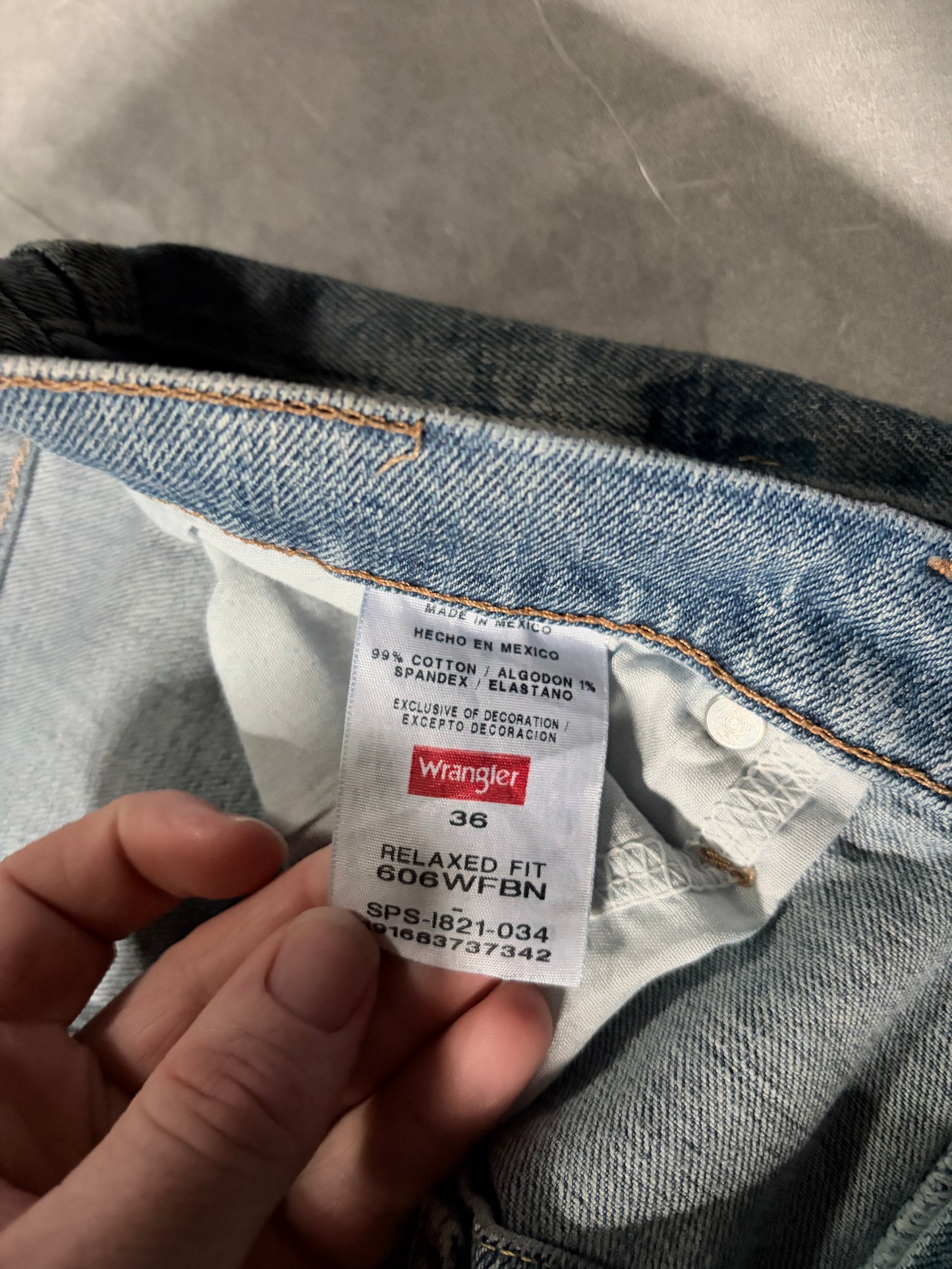 2000s Vintage Wrangler Light Wash Jorts -36W