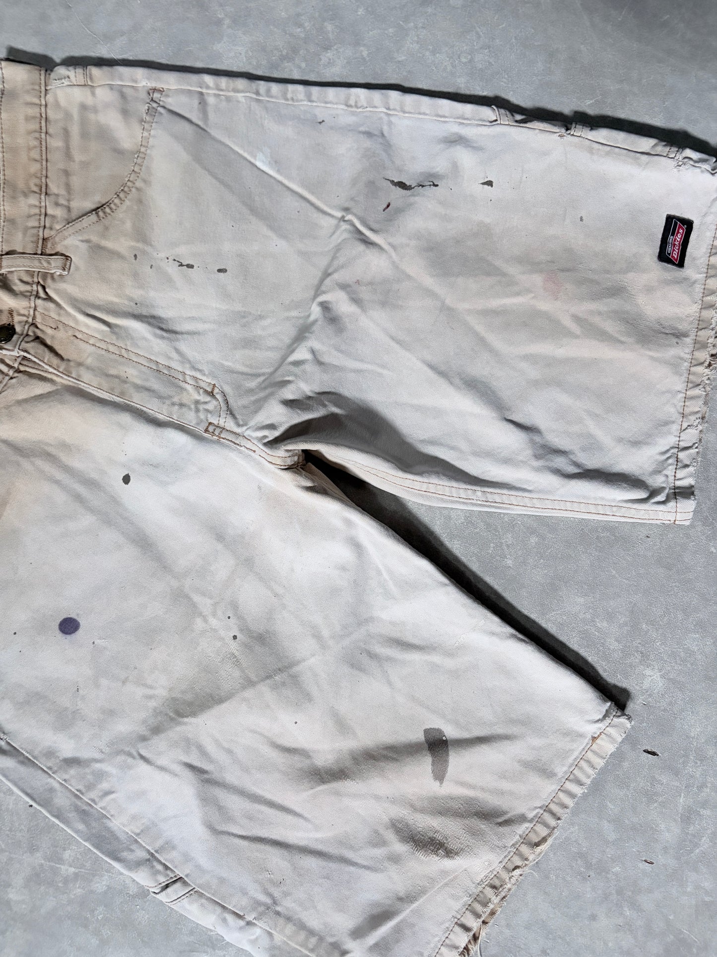 90s Vintage Dickies Distressed Faded Baggy Beige Shorts -36W