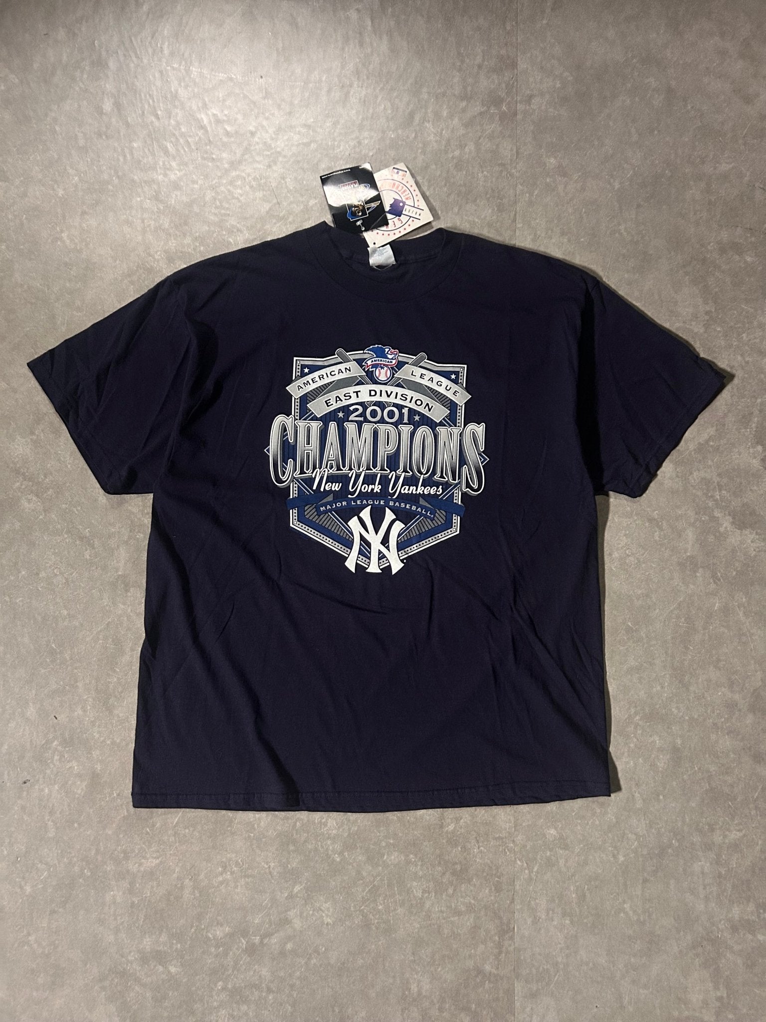 2001 Vintage New York Yankees Division Champs Navy T-Shirt - XXL - XXL | Martin City Vintage