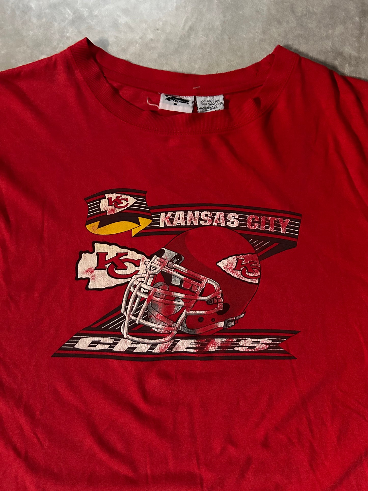 90s Vintage Kansas City Chiefs Banner Helmet Graphic Red T Shirt Close Up