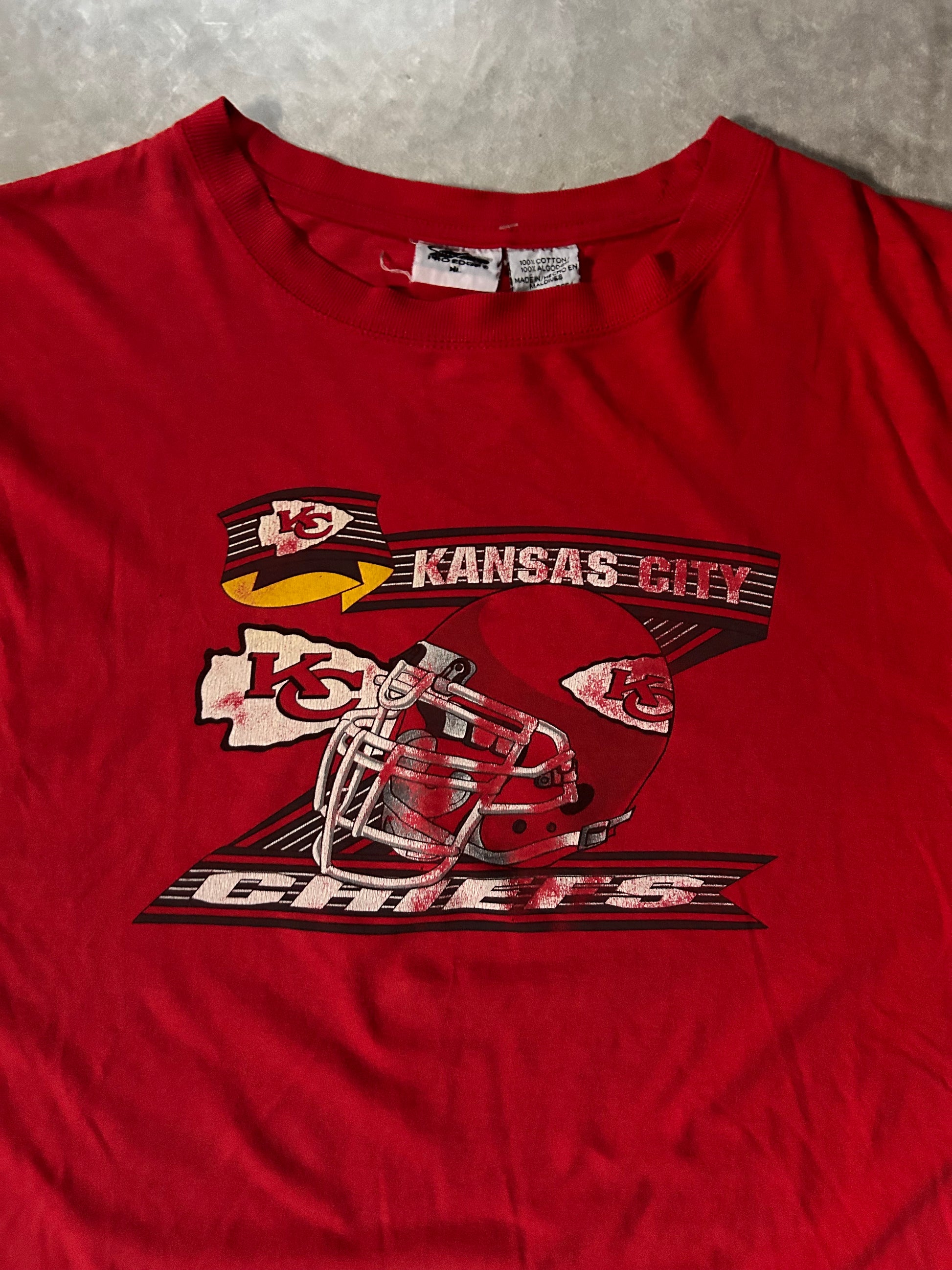 90s Vintage Kansas City Chiefs Banner Helmet Graphic Red T Shirt Close Up