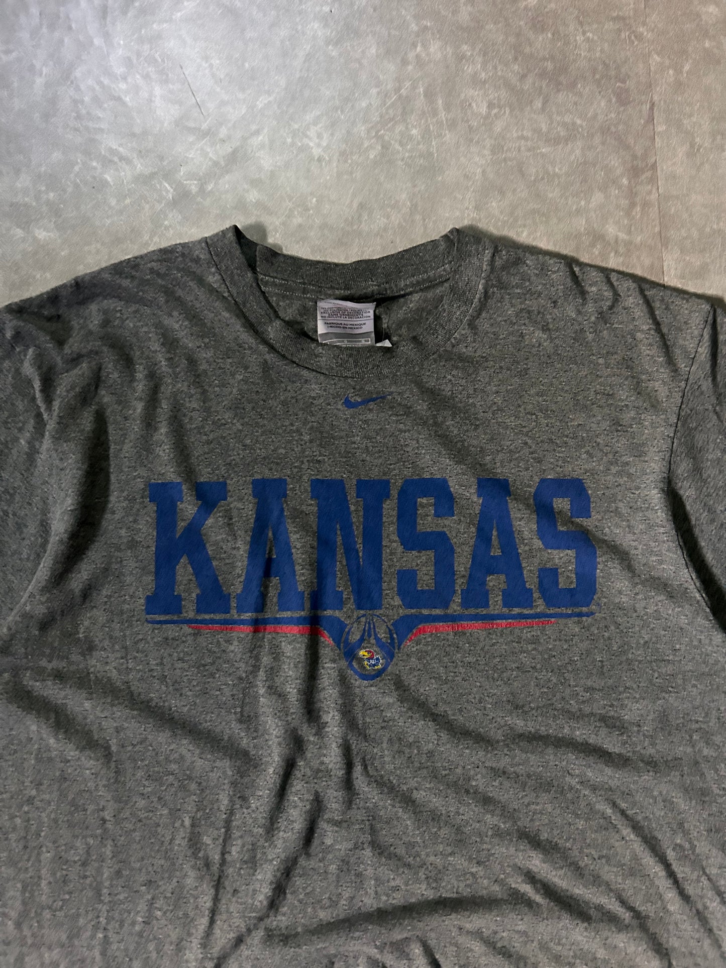 2000's Vintage Kansas Jayhawks Nike Graphic Grey T-Shirt Close Up