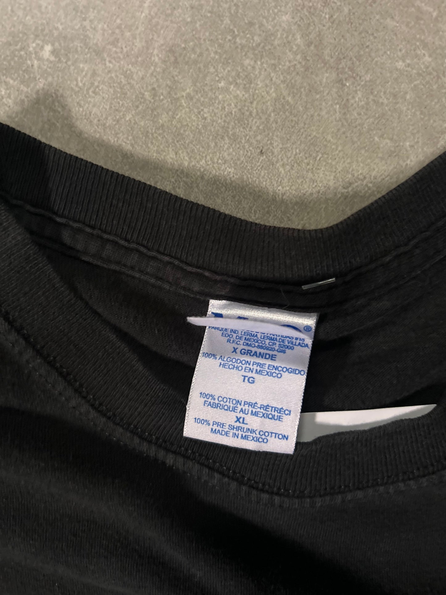 2000's Vintage Incredible Hulk Black T-Shirt Tag Close Up Detail