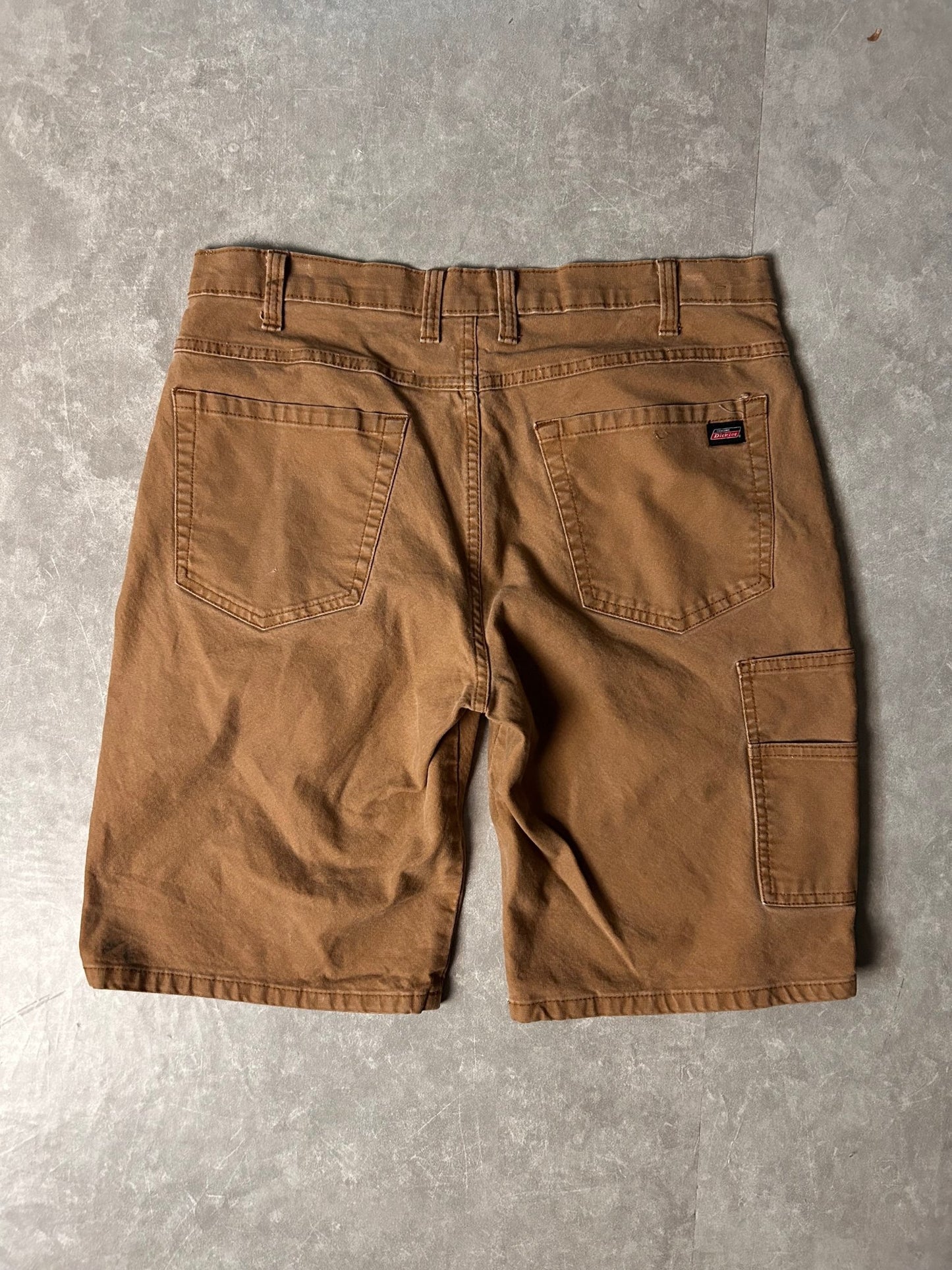 2000's Vintage Dickies Beige Shorts - 34W - 34 | Martin City Vintage