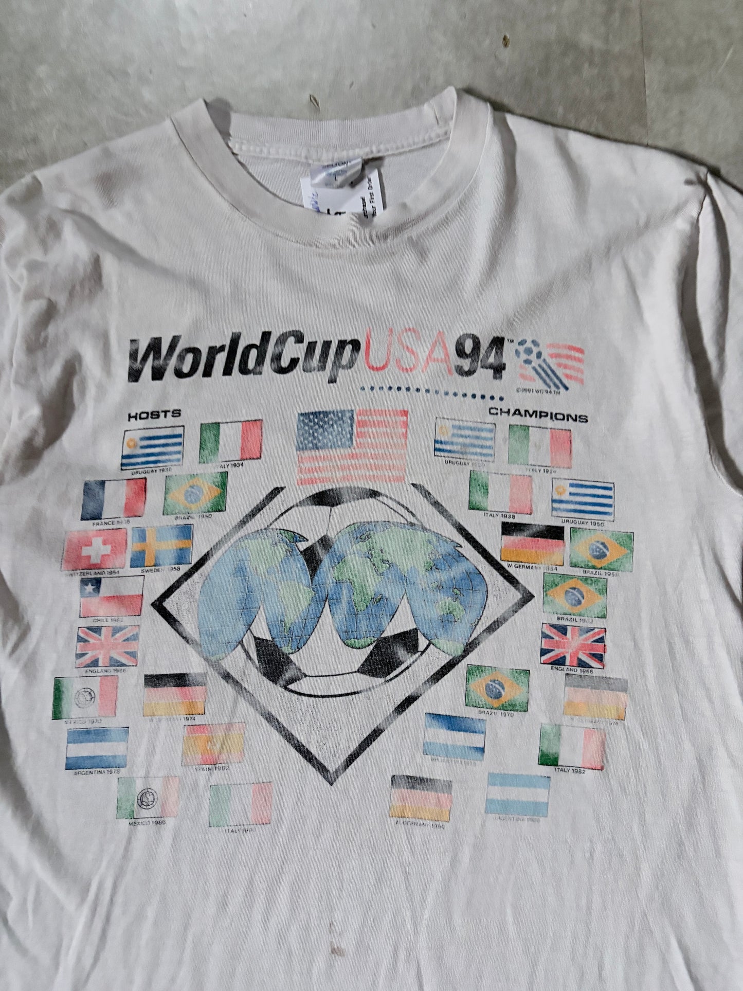 1994 Vintage FIFA World Cup Faded Distressed White T Shirt -L