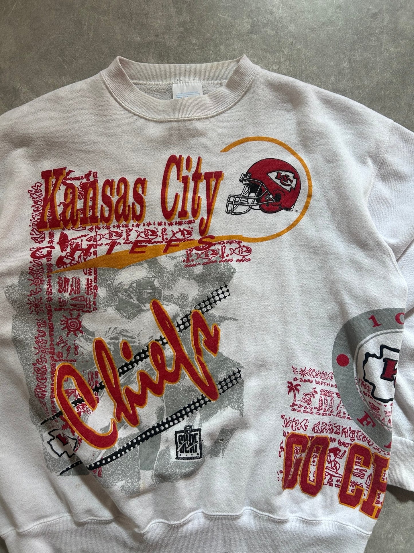 90s Vintage Kansas City Chiefs Surf Wrap Around White Crewneck Size L - L | Martin City Vintage