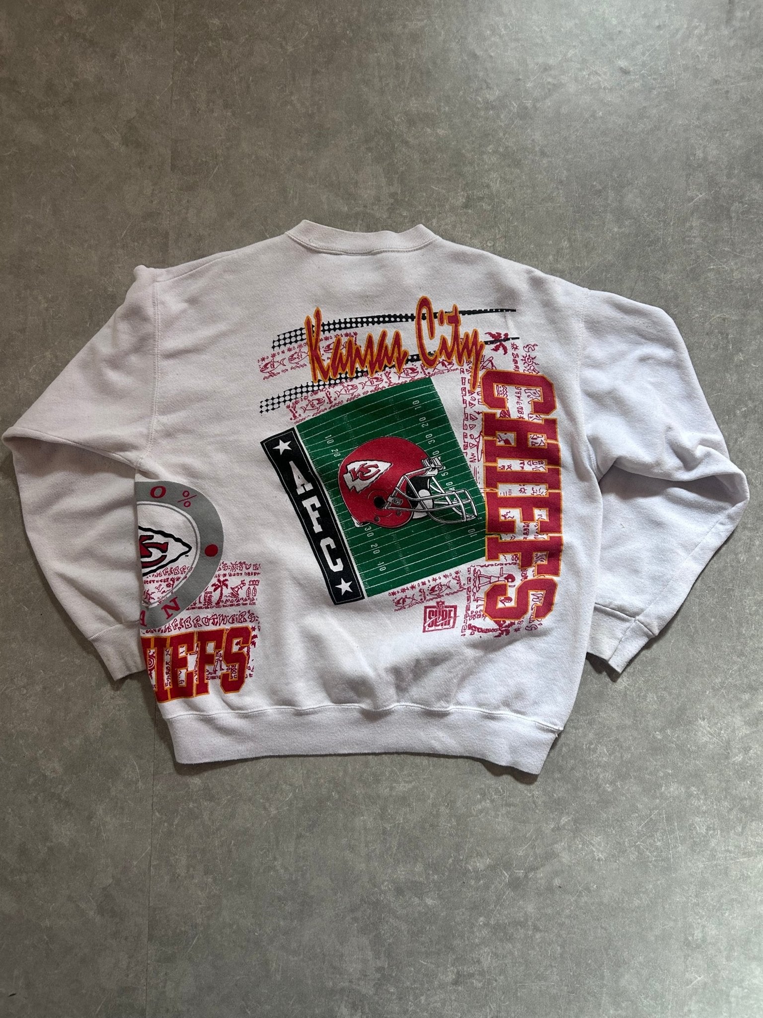 90s Vintage Kansas City Chiefs Surf Wrap Around White Crewneck Size L - L | Martin City Vintage