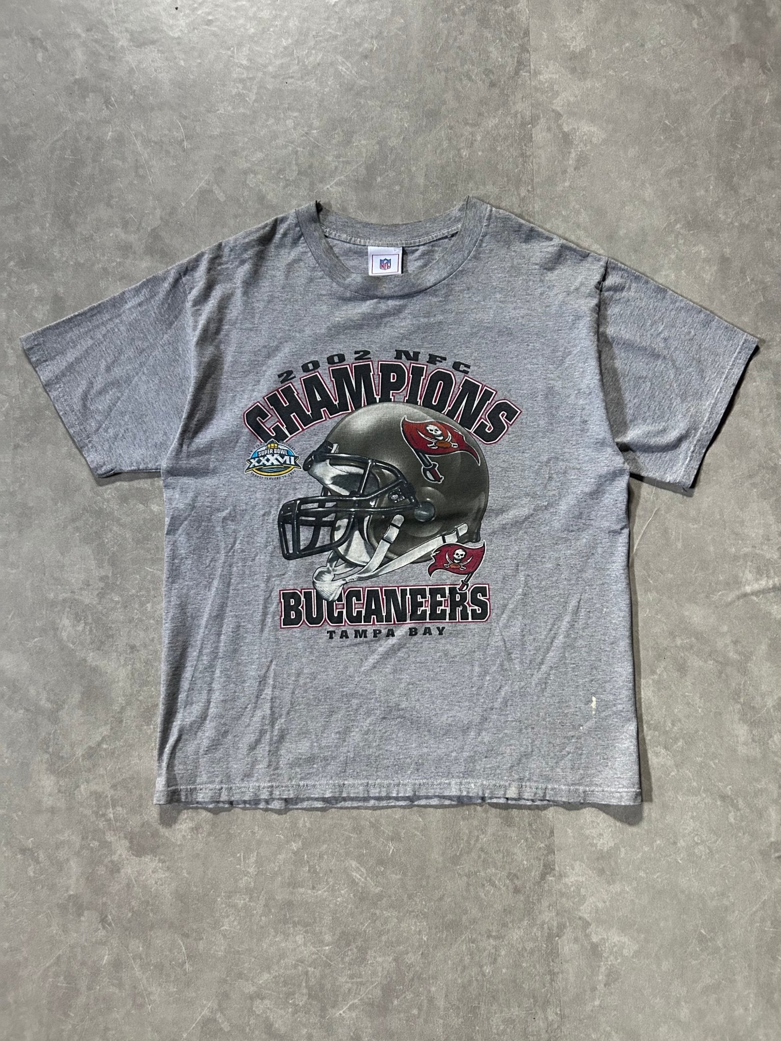 2002 Vintage Tampa Bay Buccaneers NFC Champs Grey Helmet T Shirt Size L - L | Martin City Vintage