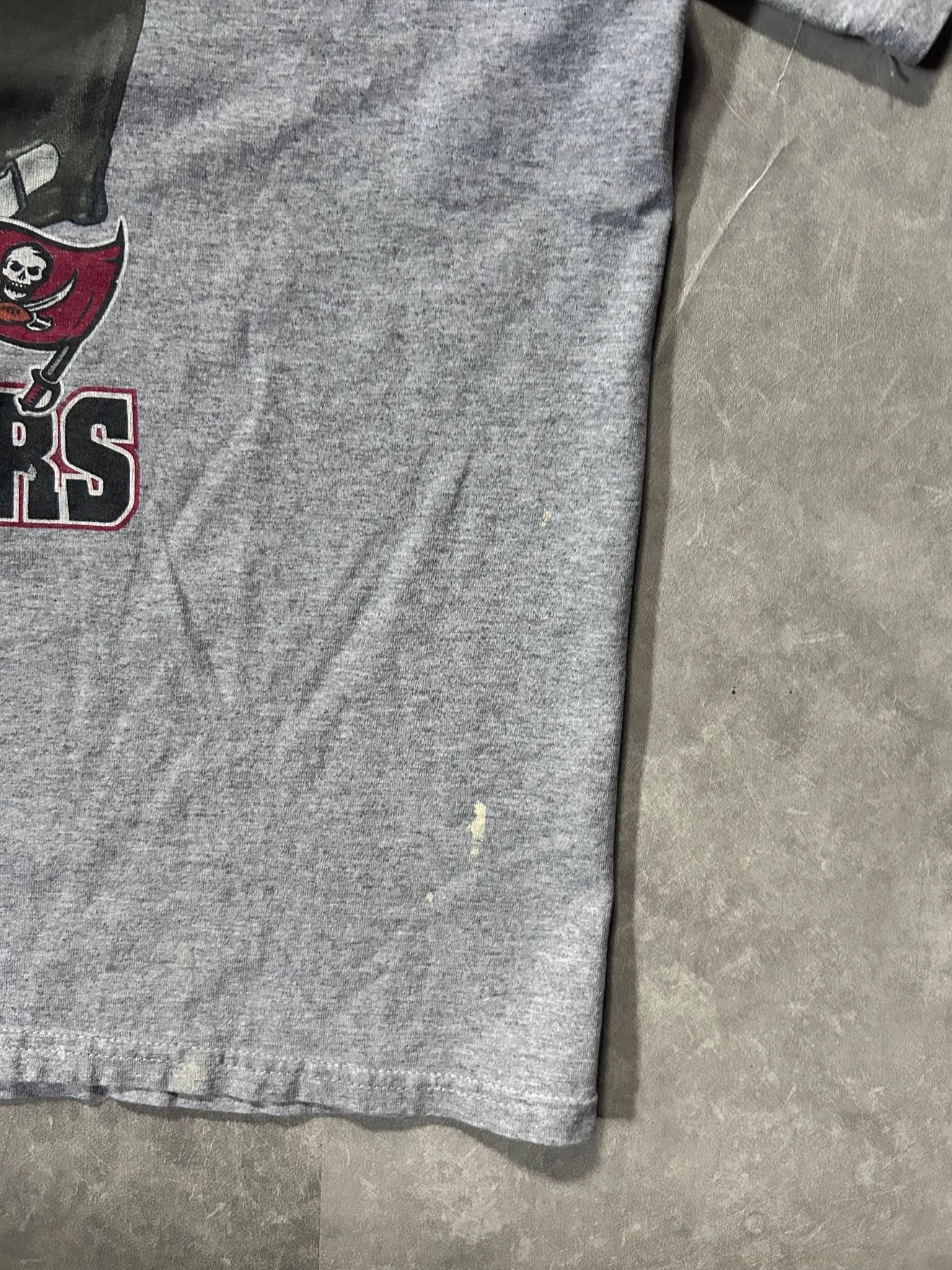 2002 Vintage Tampa Bay Buccaneers NFC Champs Grey Helmet T Shirt Size L - L | Martin City Vintage