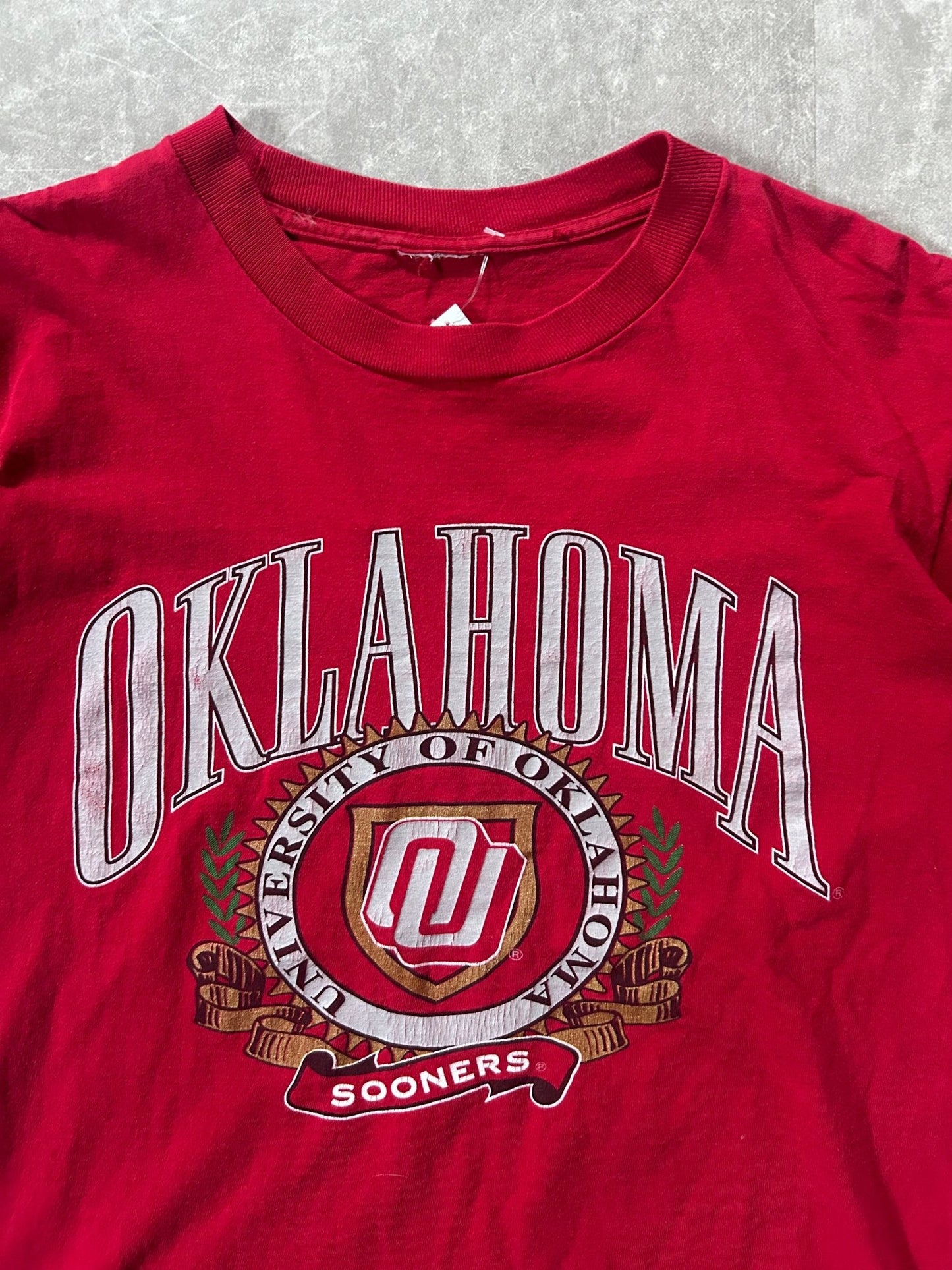 90s Vintage Oklahoma Sooners Nutmeg Crest Red T Shirt Size M - M | Martin City Vintage