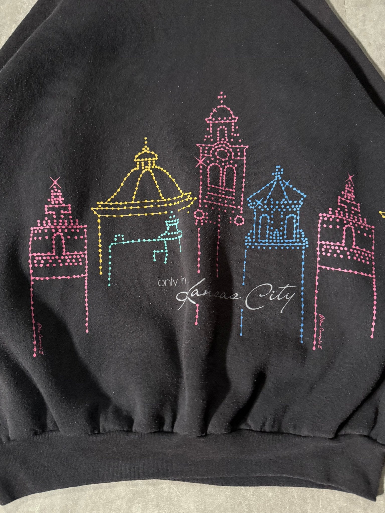 90s Vintage Kansas City Plaza Wrap around Black Crewneck -XL - XL | Martin City Vintage