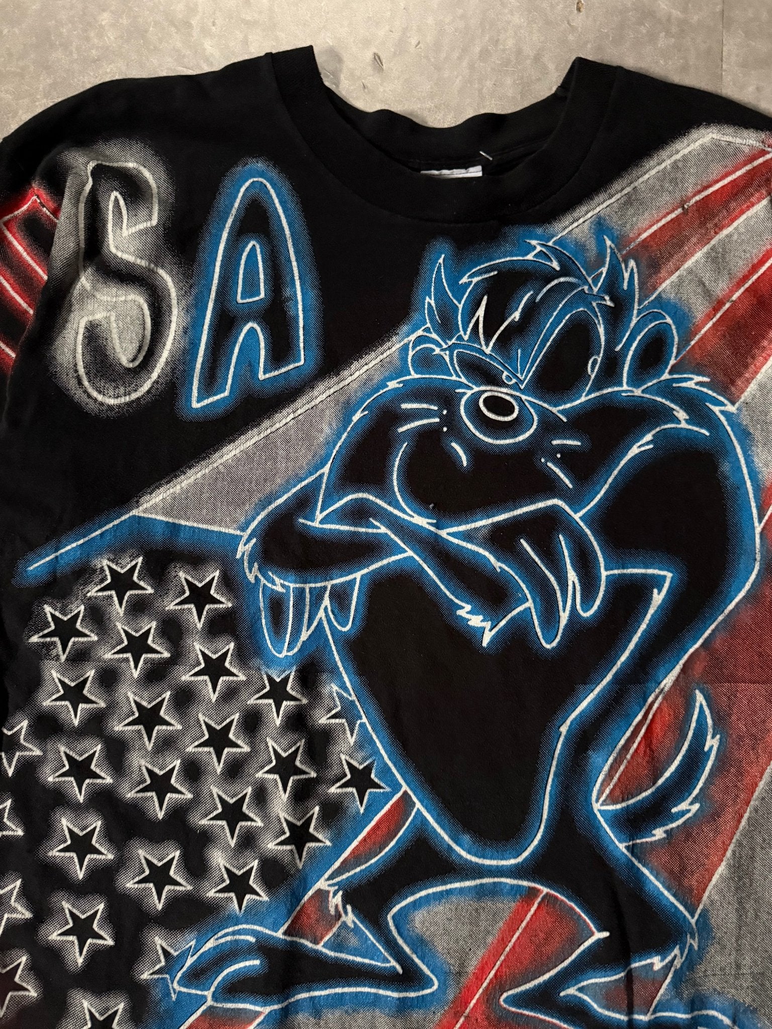 90's Vintage Looney Toons USA Black AOP T-Shirt -L - L | Martin City Vintage