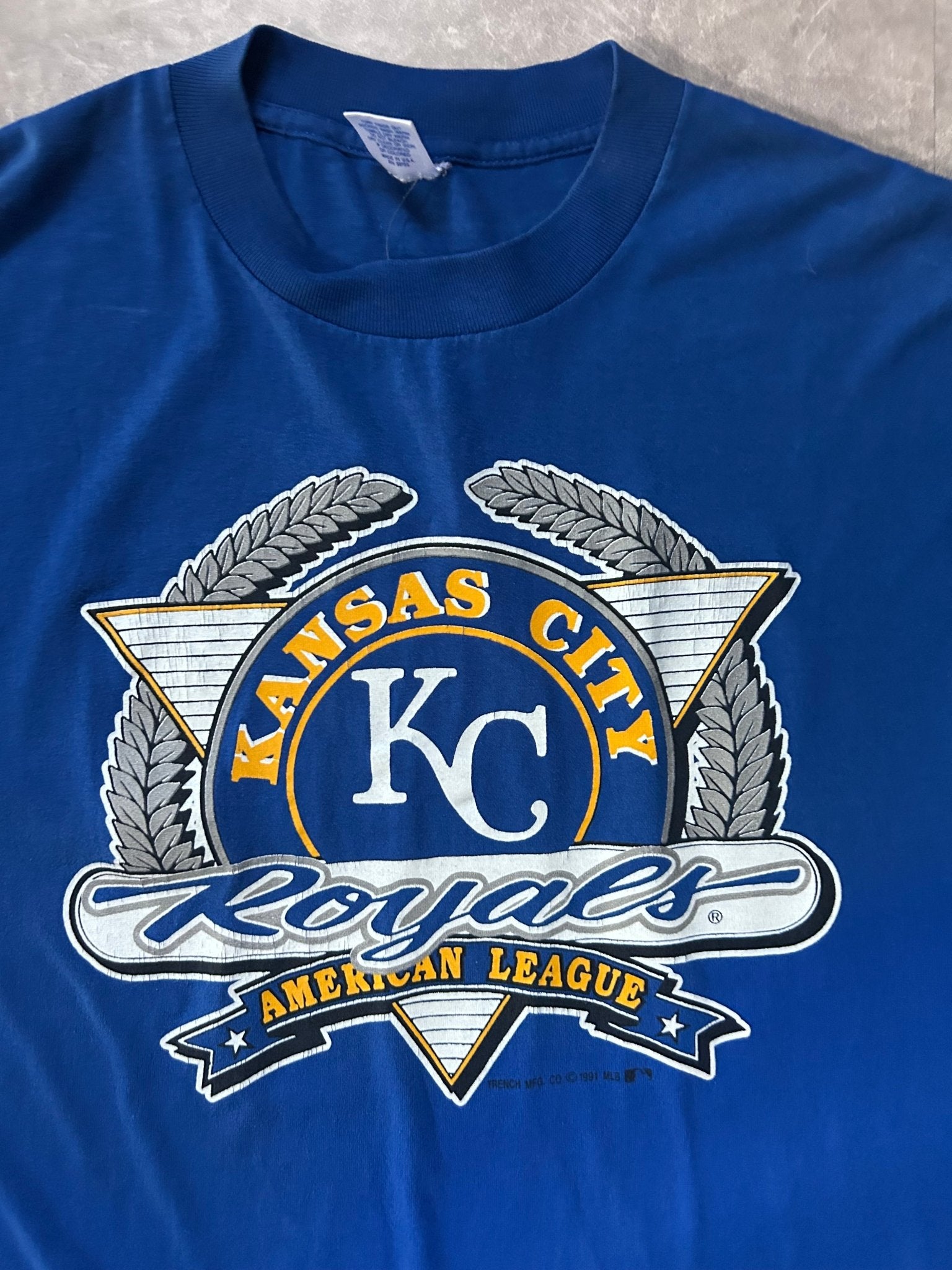 90s Vintage Kansas City Royals Trench Crest Blue T Shirt - XL - XL | Martin City Vintage