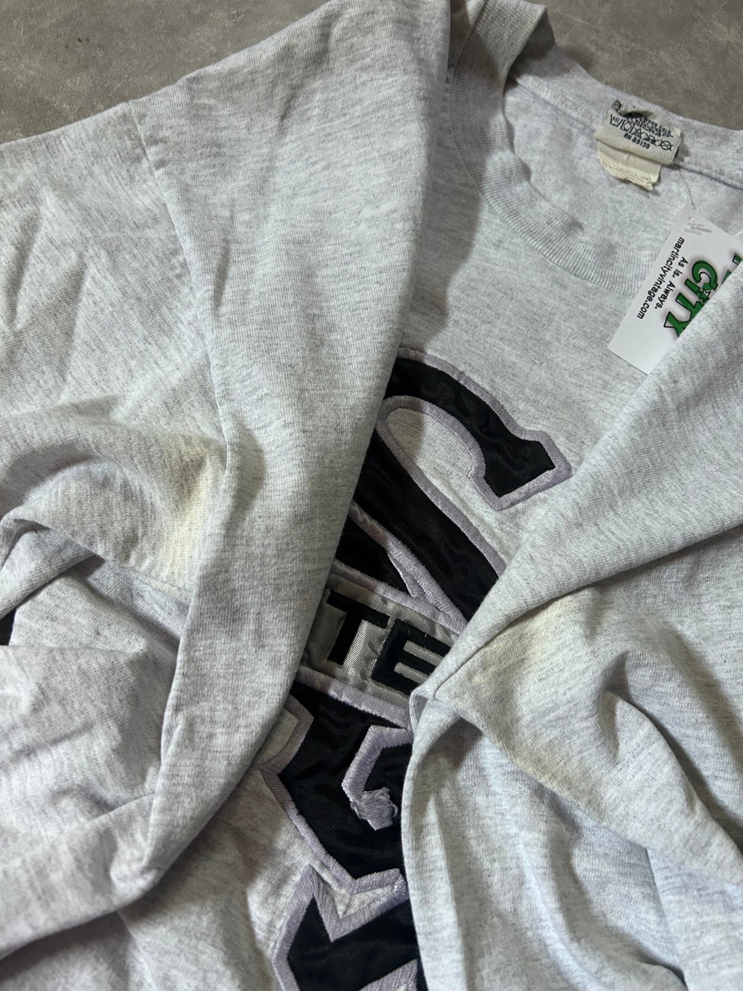 90's Vintage Chicago White Sox Embroidered Logo Heather Grey T-Shirt - XL - XL | Martin City Vintage