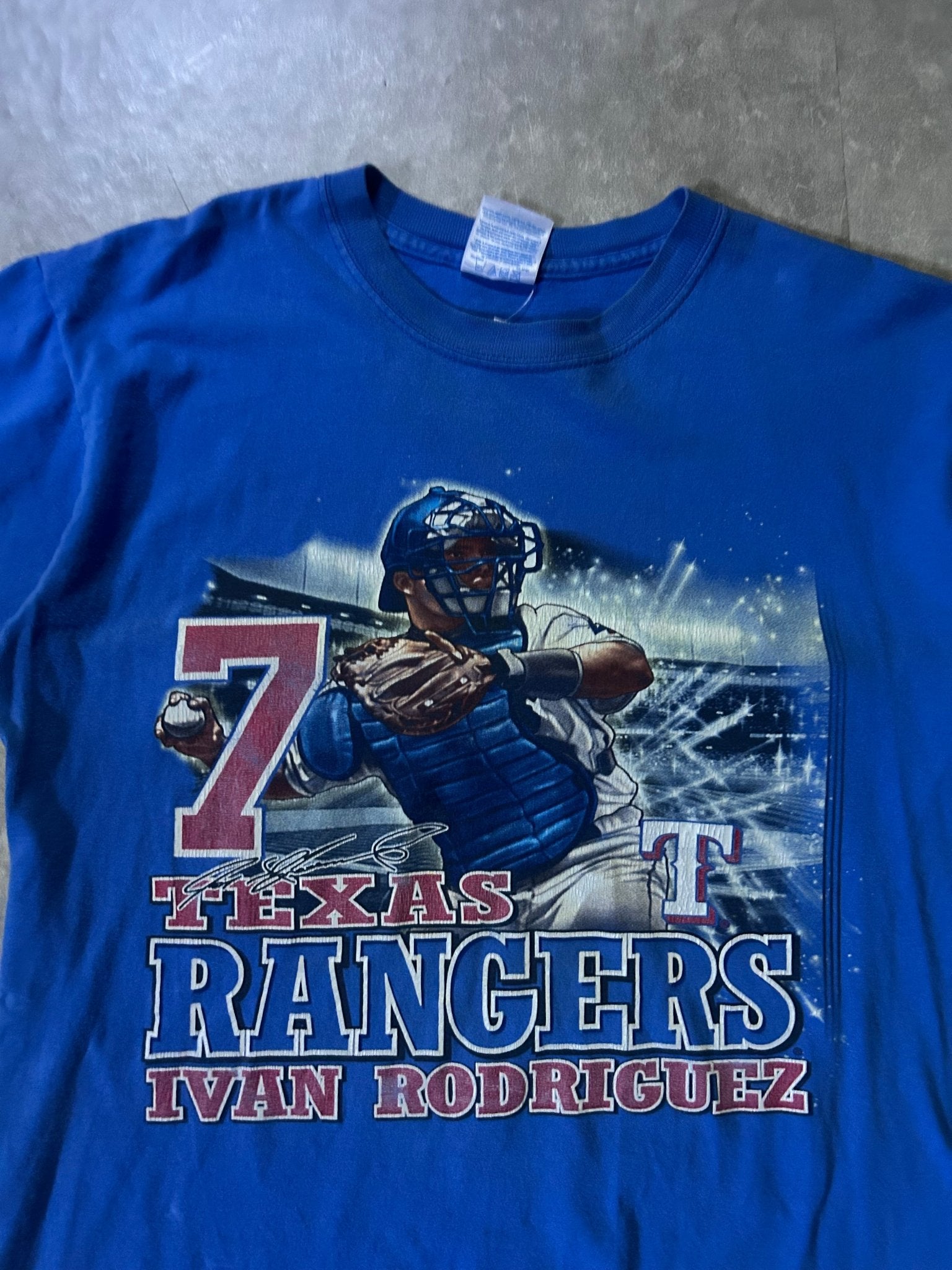 90's Vintage Iván Rodríguez Texas Rangers Big Print Blue T-Shirt - M - M | Martin City Vintage