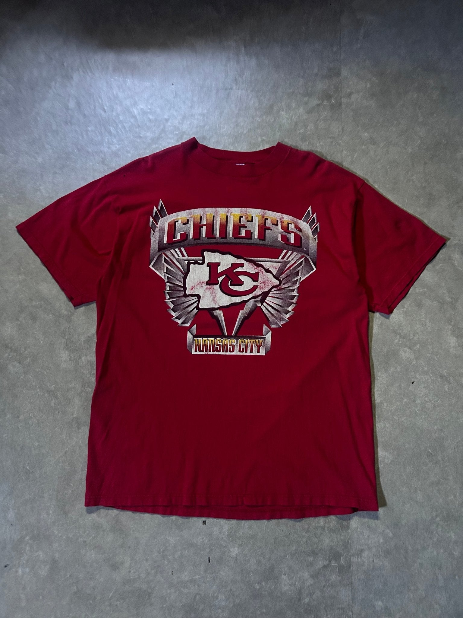 90's Vintage Kansas City Chiefs Wing Print Red T-Shirt - XL - XL | Martin City Vintage