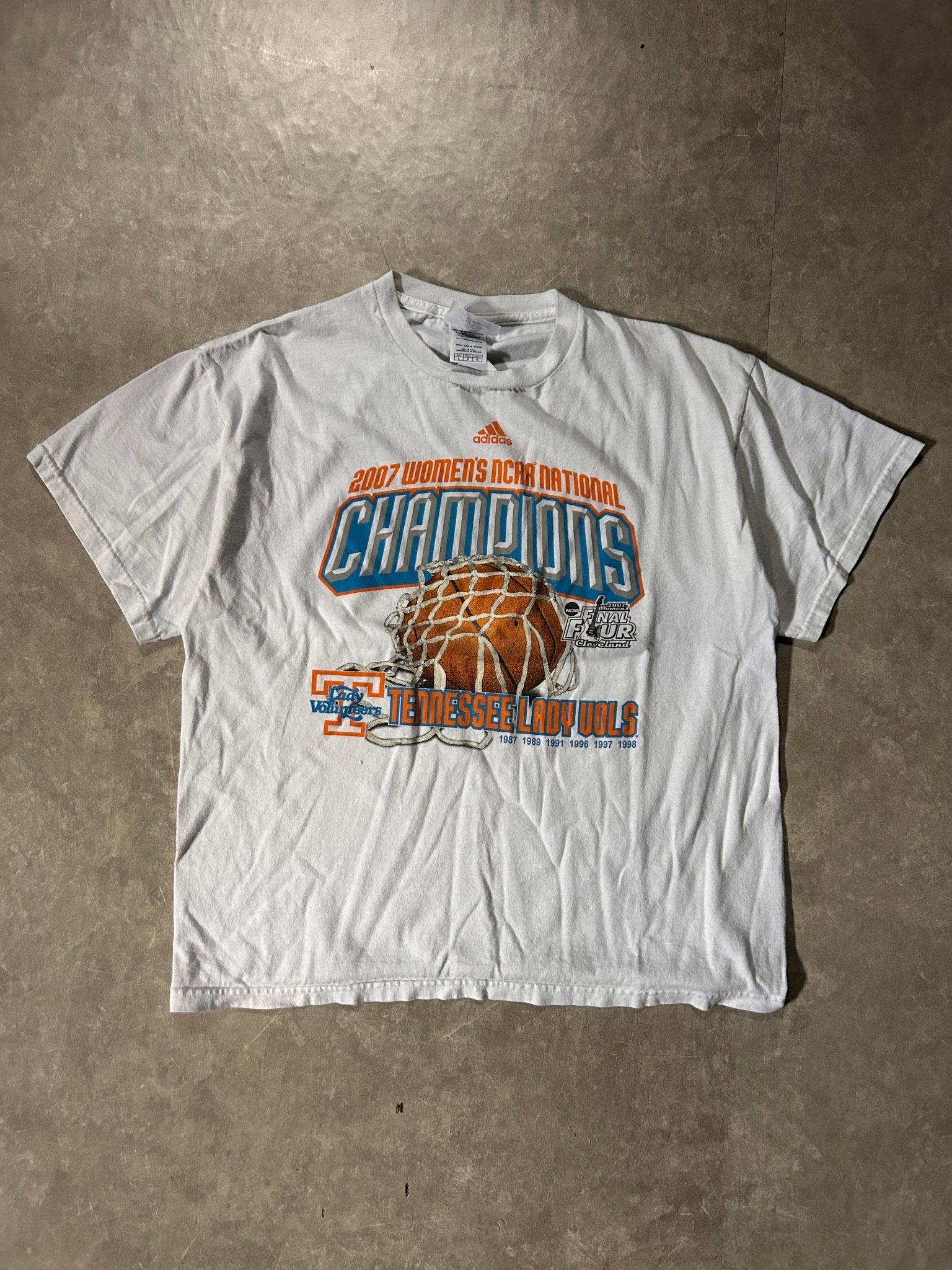 2007 Vintage NCAA National Champion Tennessee Lady Vols White T-Shirt - L - L | Martin City Vintage