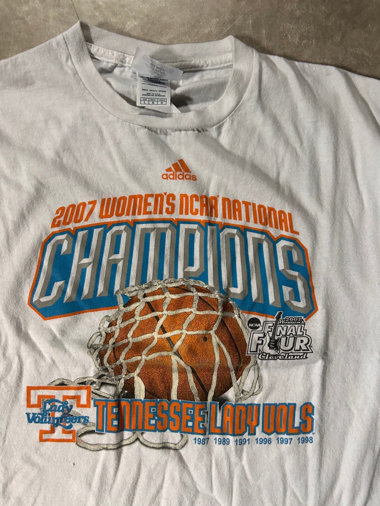 2007 Vintage NCAA National Champion Tennessee Lady Vols White T-Shirt - L - L | Martin City Vintage